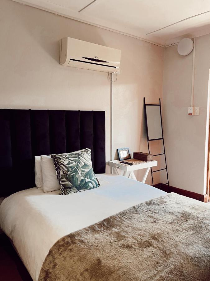 Coco Lodge Mthatha Bagian luar foto