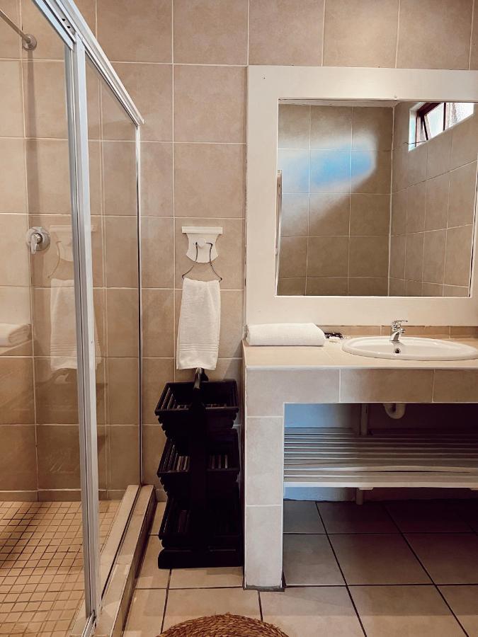 Coco Lodge Mthatha Bagian luar foto