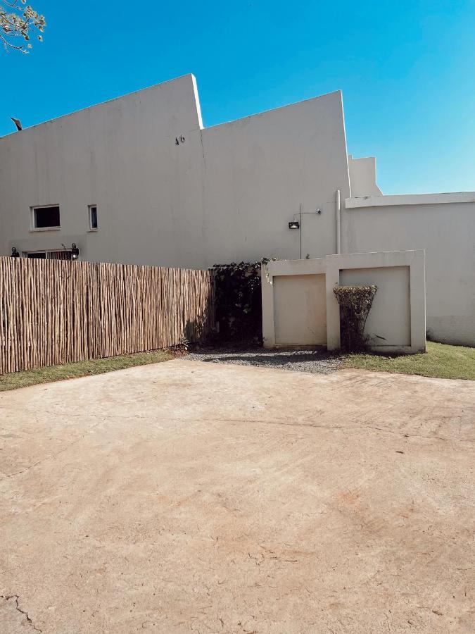 Coco Lodge Mthatha Bagian luar foto